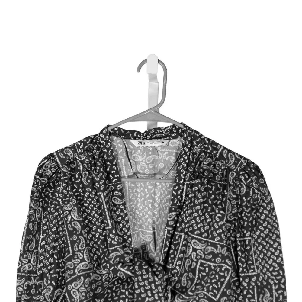 Zara Women's Blouse Gray White Paisley Bandana Tie Front 3/4 Sleeve Crop Top S